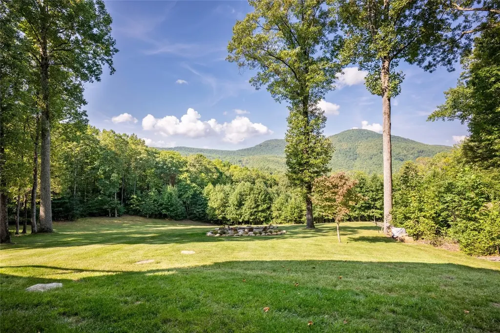656 Far Away Hills Lake Toxaway NC 28747