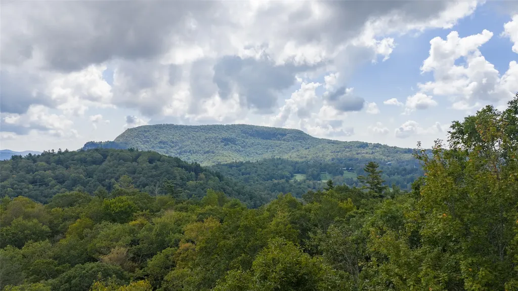 84 Eagle Crest Trail Road Highlands NC 28741