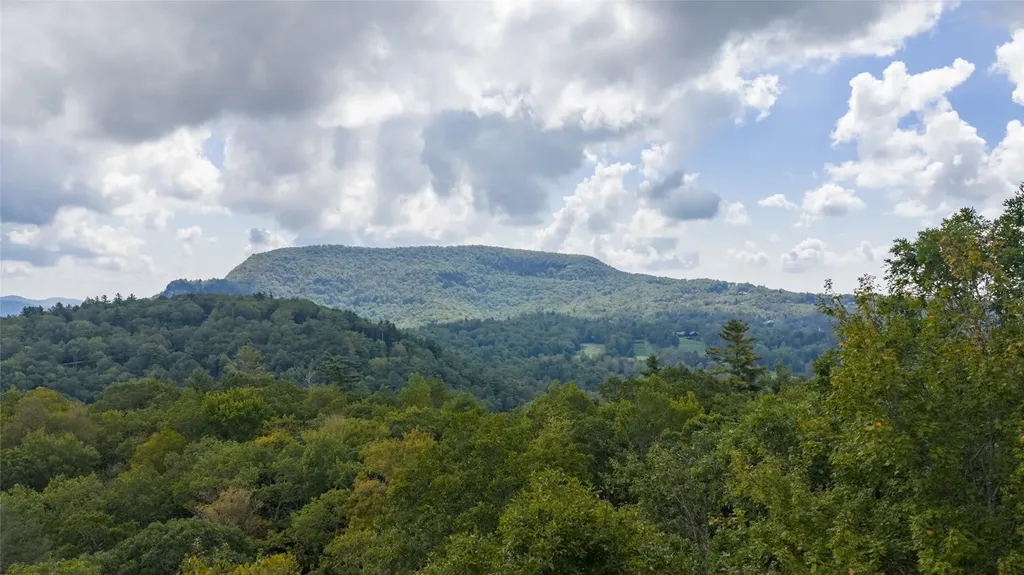 84 Eagle Crest Trail Road Highlands NC 28741