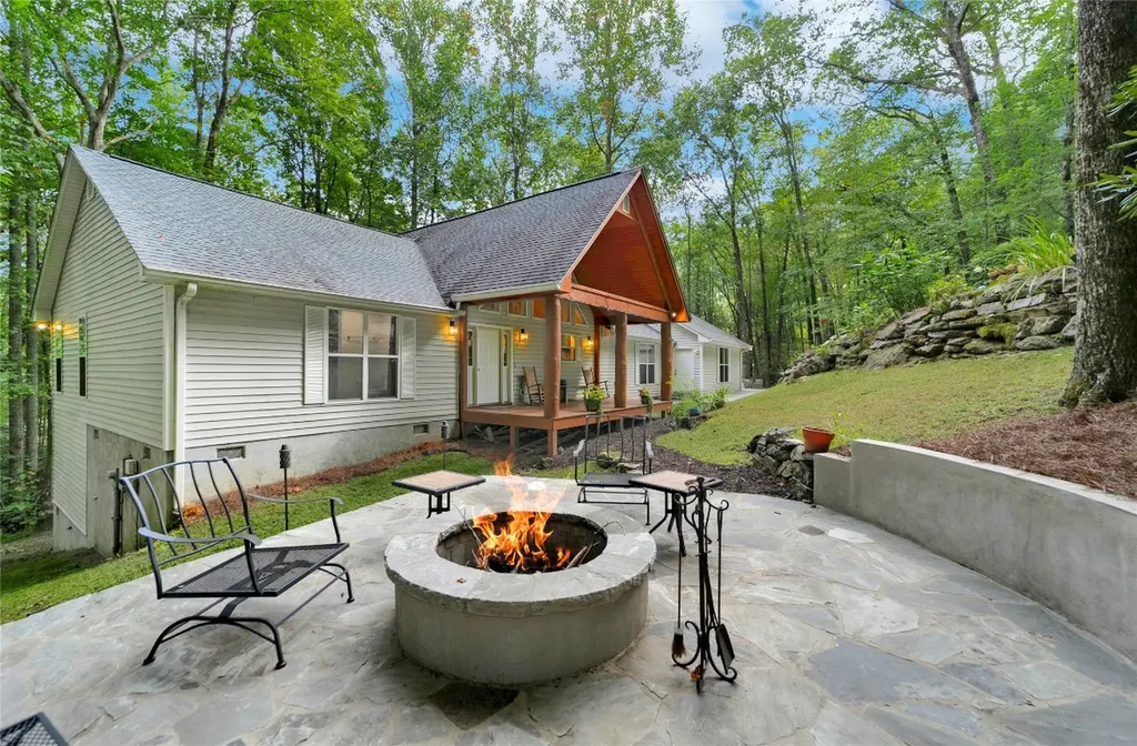 557 Country Club Estate Sapphire NC 28774