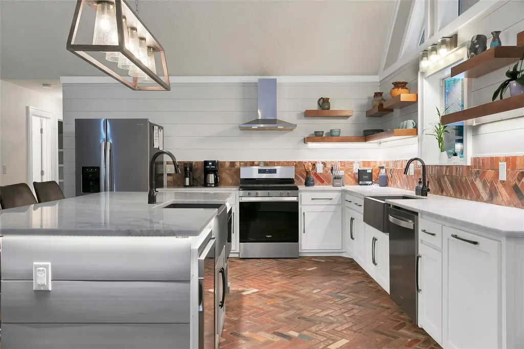 557 Country Club Estate Sapphire NC 28774