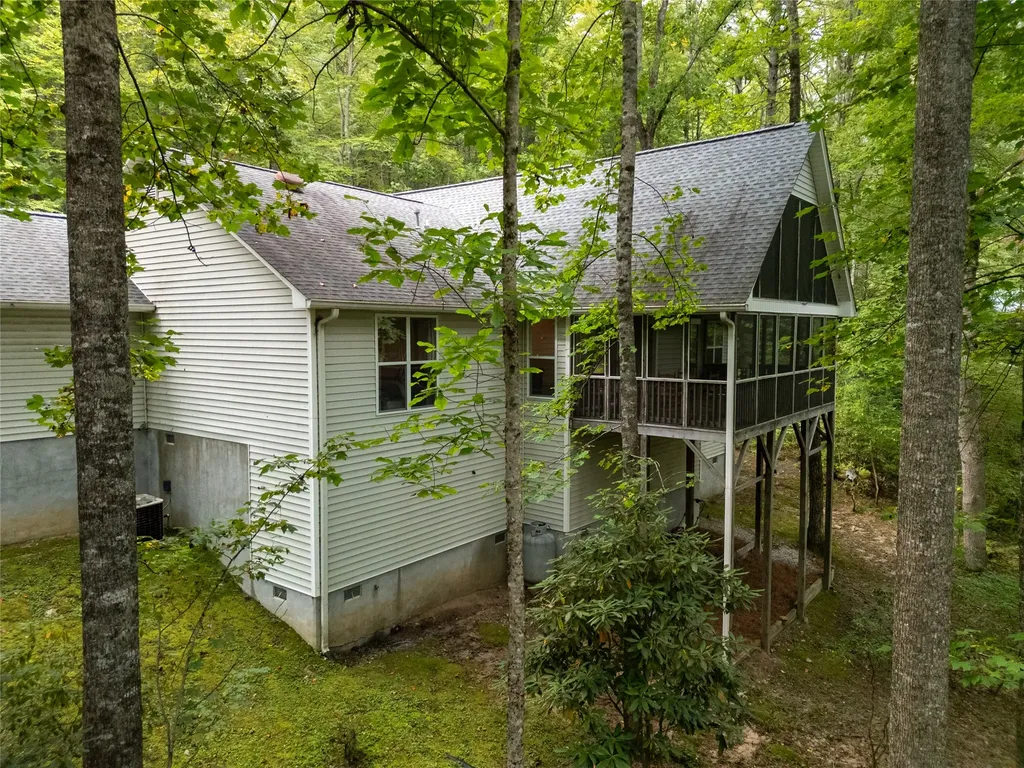 557 Country Club Estate Sapphire NC 28774