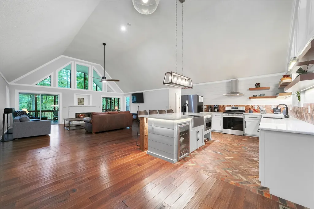 557 Country Club Estate Sapphire NC 28774