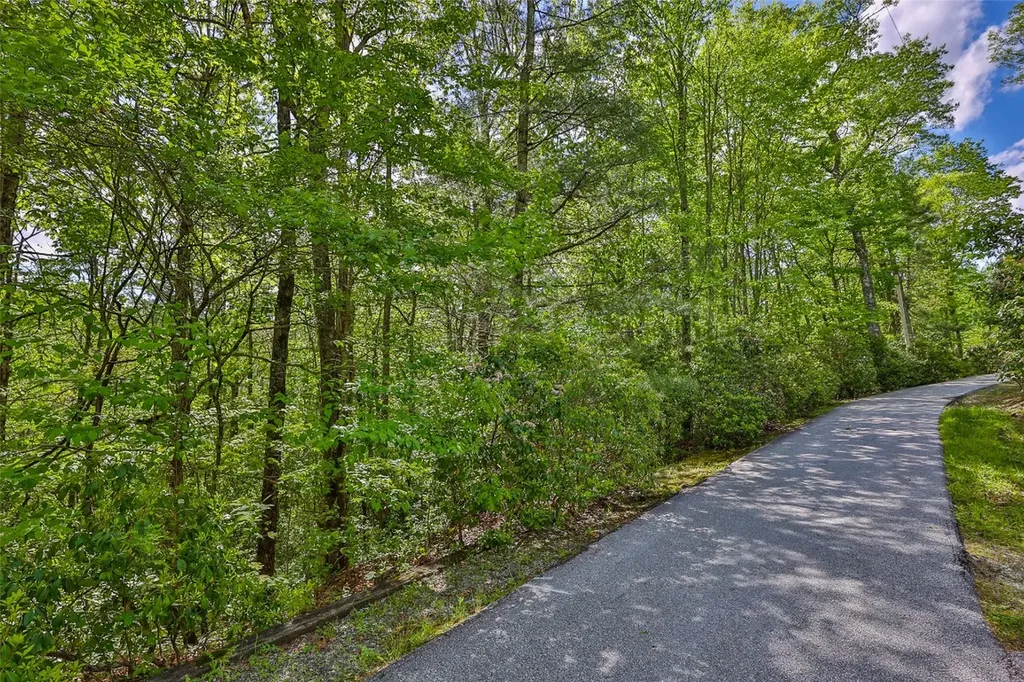 7 Crestwood Road Cashiers NC 28717