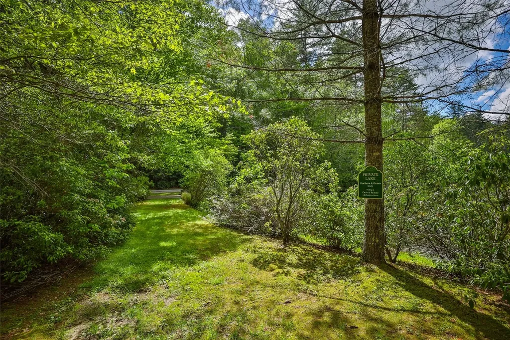 7 Crestwood Road Cashiers NC 28717