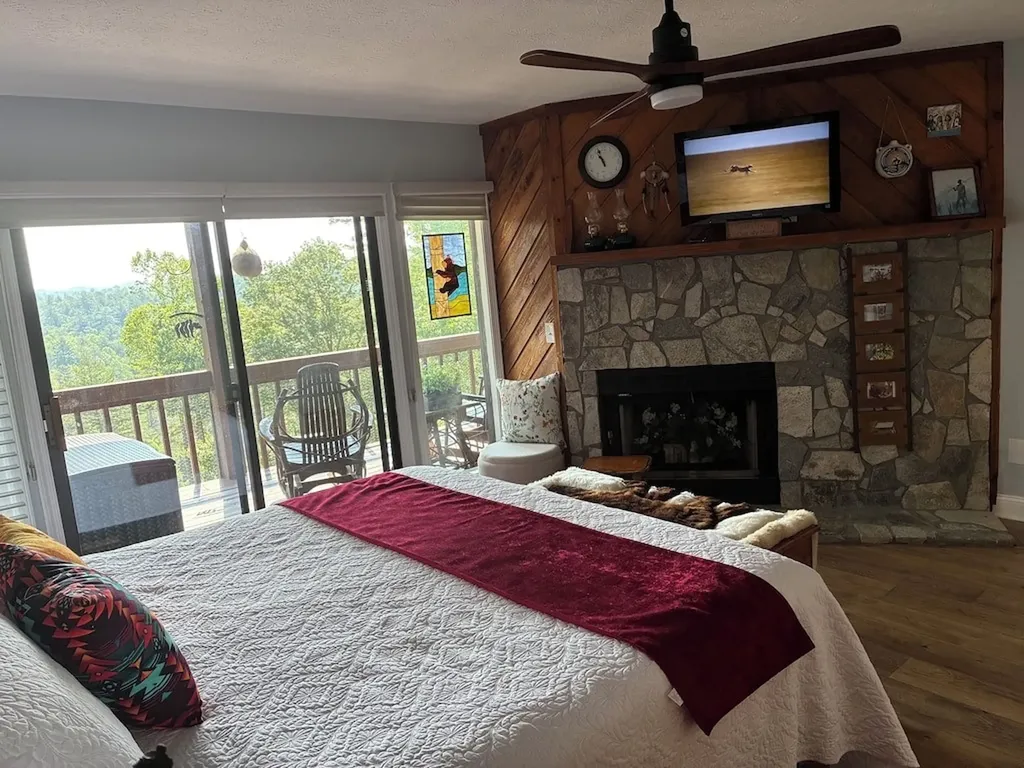 76 Upper Tanglewood Road Lake Toxaway NC 28747