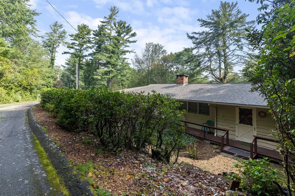 66 Forrest Lane Highlands NC 28741