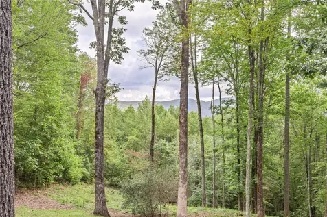 15 E. Ridge Road Cashiers NC 28717