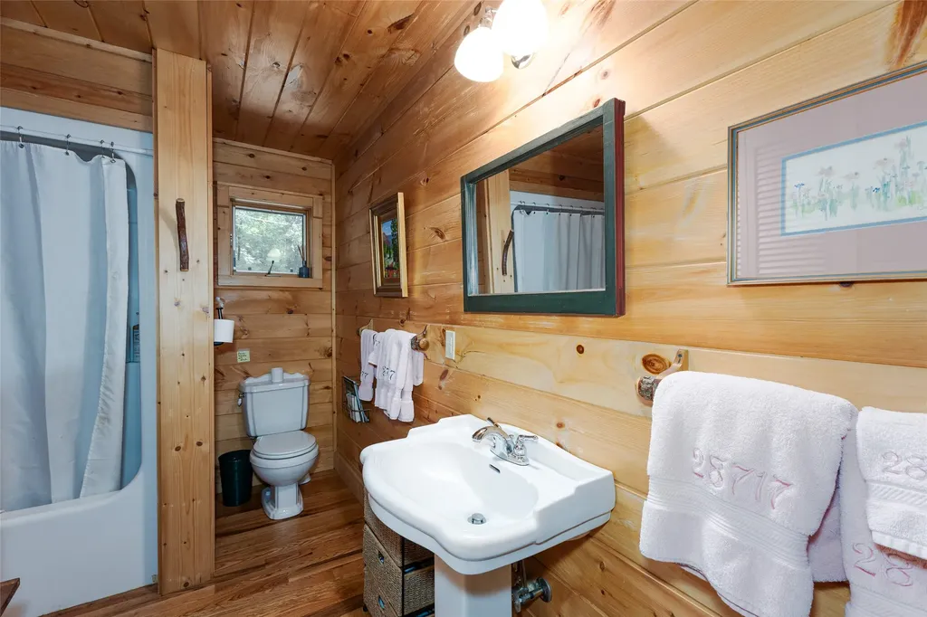 24 Little Pond Lane Cashiers NC 28717