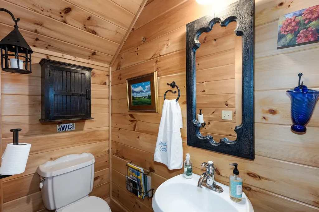 24 Little Pond Lane Cashiers NC 28717