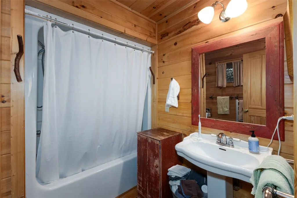 24 Little Pond Lane Cashiers NC 28717