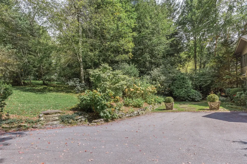 83 Hummingbird Circle Highlands NC 28741