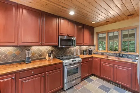 69 Homer Potts Road Highlands NC 28741