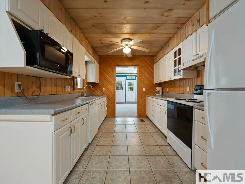 140 Hangin Dog Lane Lake Toxaway NC 28747