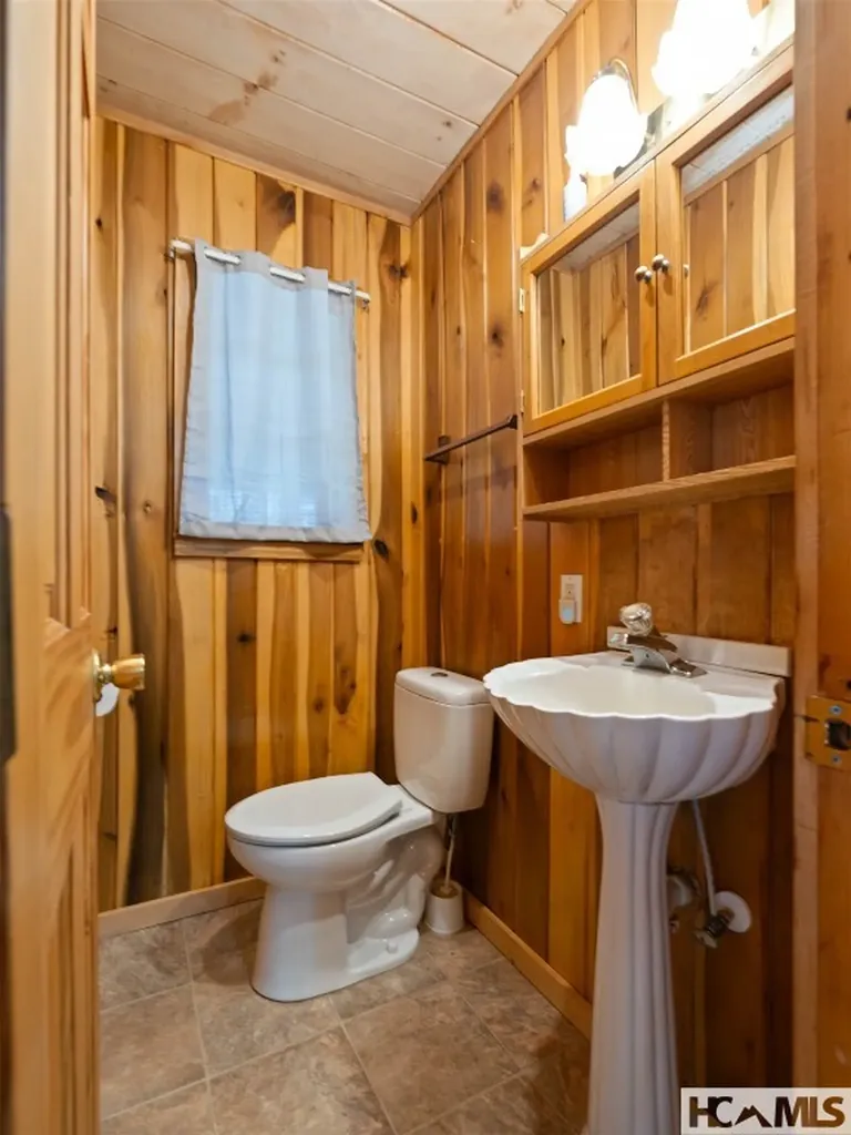 140 Hangin Dog Lane Lake Toxaway NC 28747