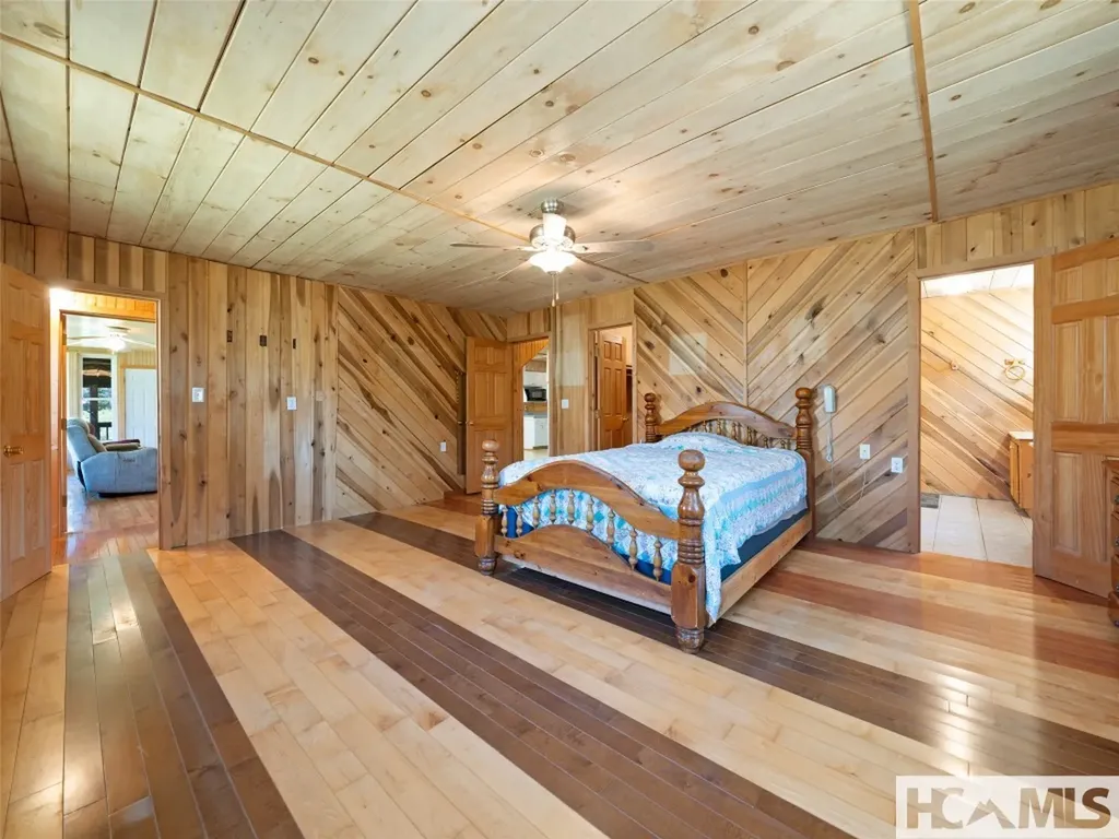 140 Hangin Dog Lane Lake Toxaway NC 28747