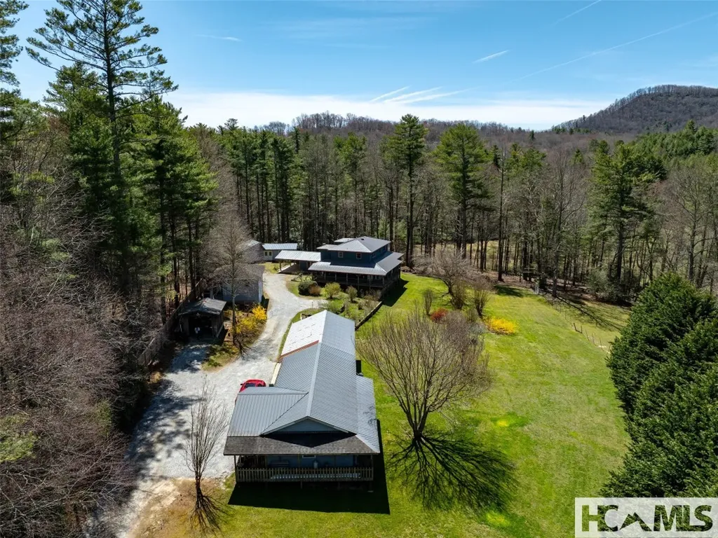 140 Hangin Dog Lane Lake Toxaway NC 28747