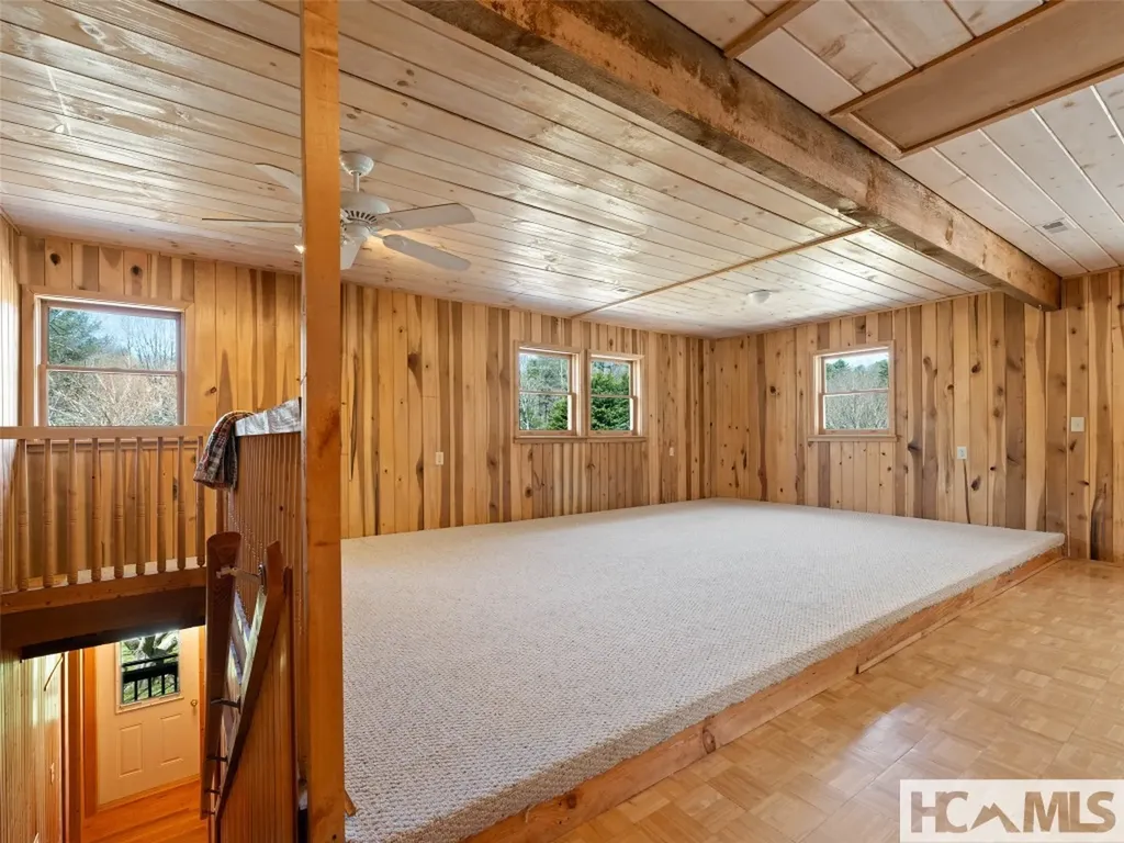 140 Hangin Dog Lane Lake Toxaway NC 28747