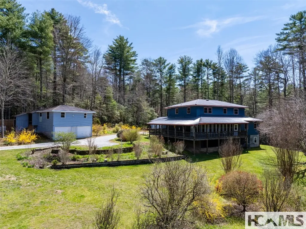 140 Hangin Dog Lane Lake Toxaway NC 28747