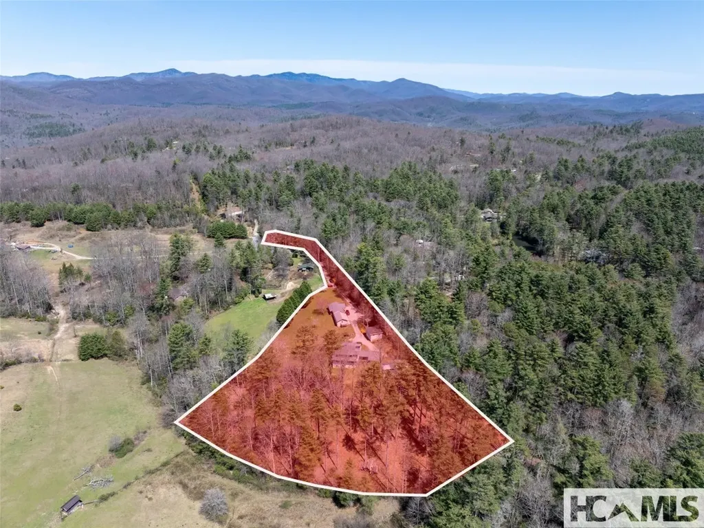 140 Hangin Dog Lane Lake Toxaway NC 28747