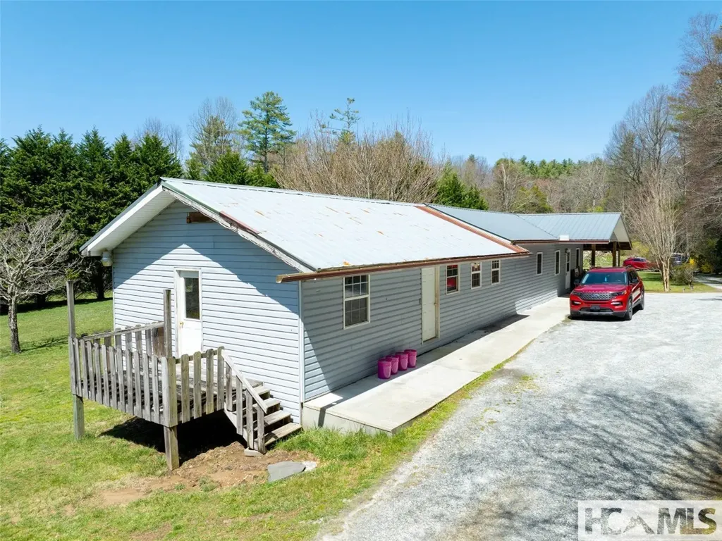 140 Hangin Dog Lane Lake Toxaway NC 28747