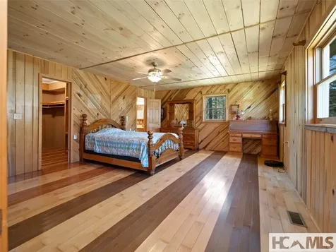 140 Hangin Dog Lane Lake Toxaway NC 28747