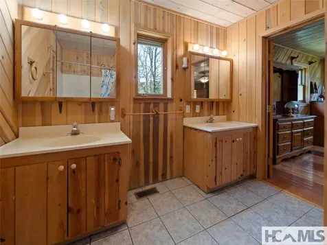 140 Hangin Dog Lane Lake Toxaway NC 28747