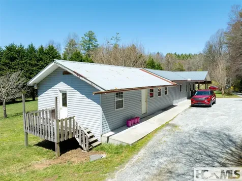 140 Hangin Dog Lane Lake Toxaway NC 28747