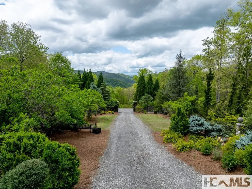 13084 Canada Road Tuckasegee NC 28783