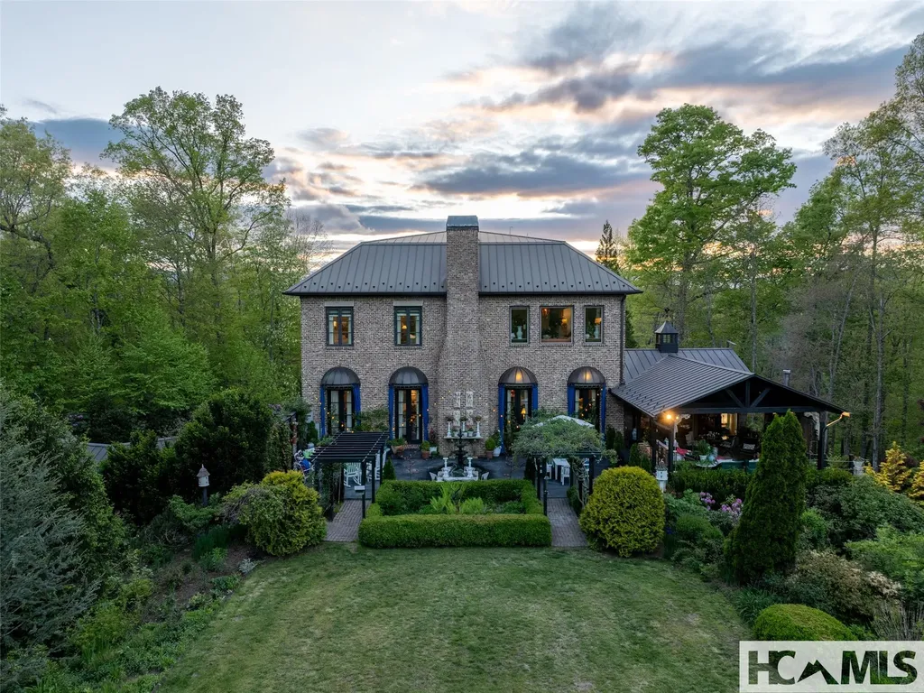 13084 Canada Road Tuckasegee NC 28783