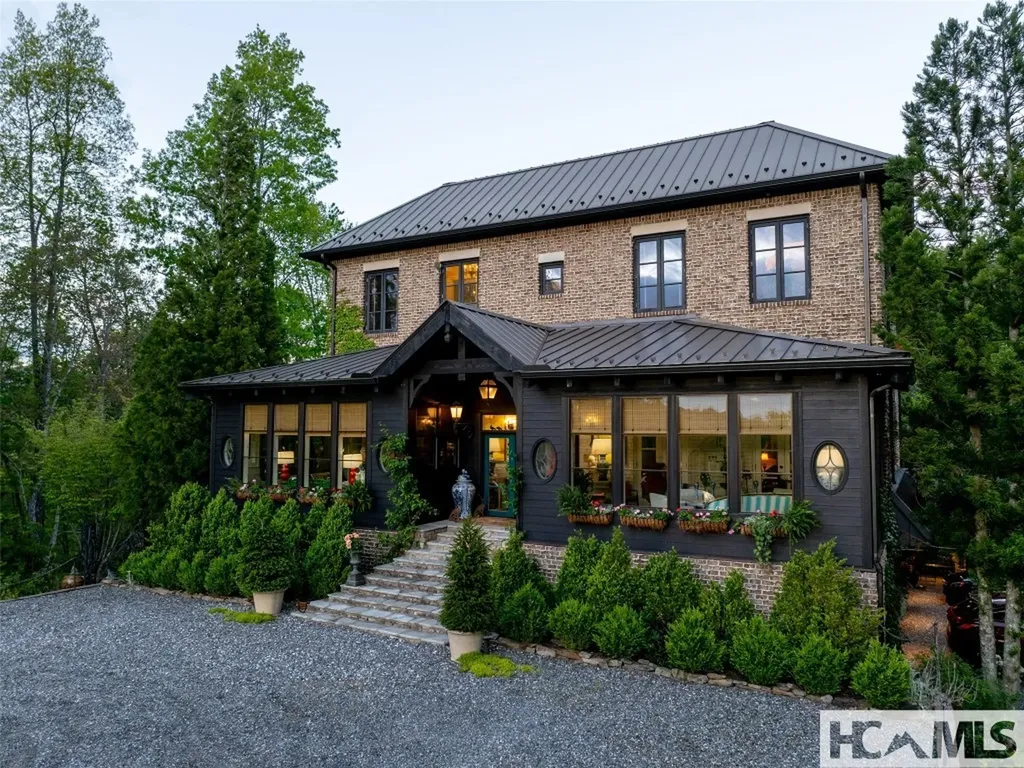 13084 Canada Road Tuckasegee NC 28783