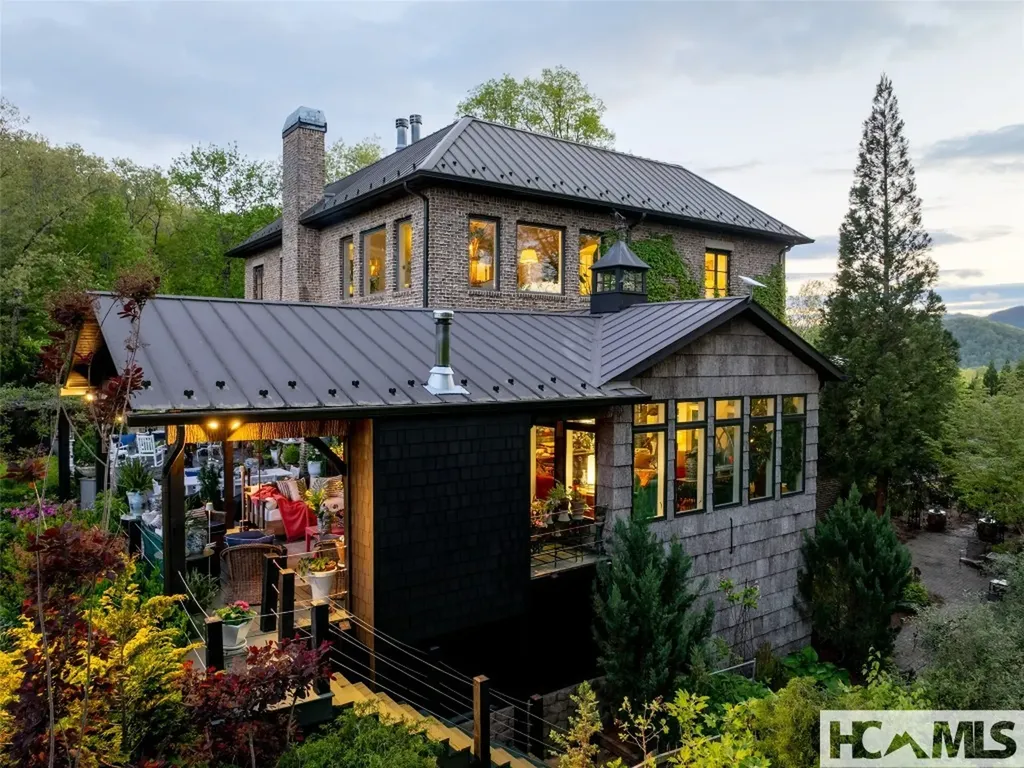 13084 Canada Road Tuckasegee NC 28783