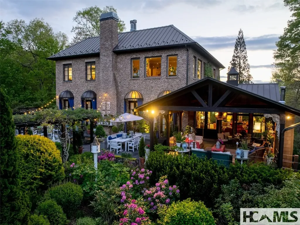 13084 Canada Road Tuckasegee NC 28783