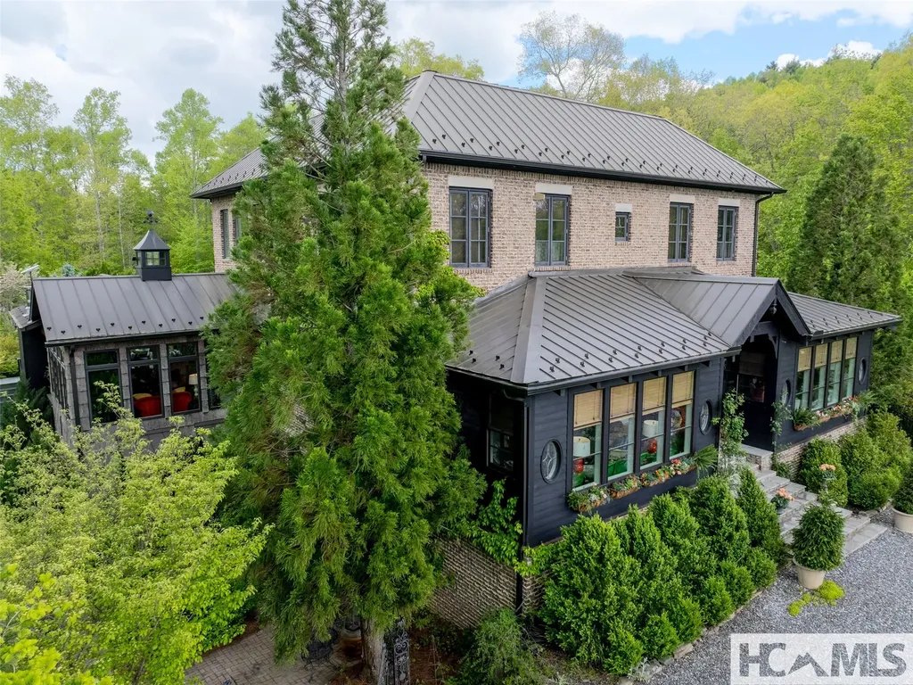 13084 Canada Road Tuckasegee NC 28783