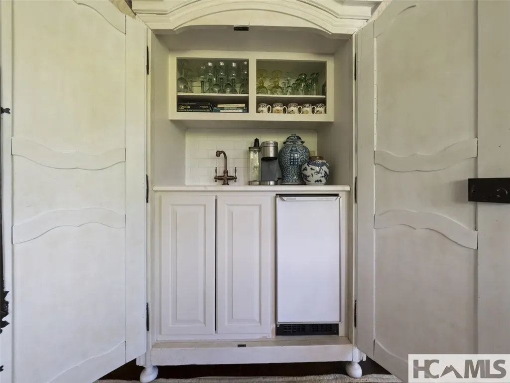 13084 Canada Road Tuckasegee NC 28783