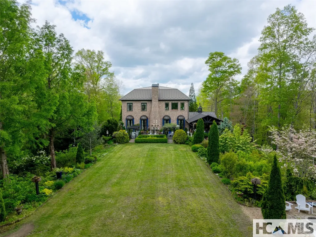 13084 Canada Road Tuckasegee NC 28783