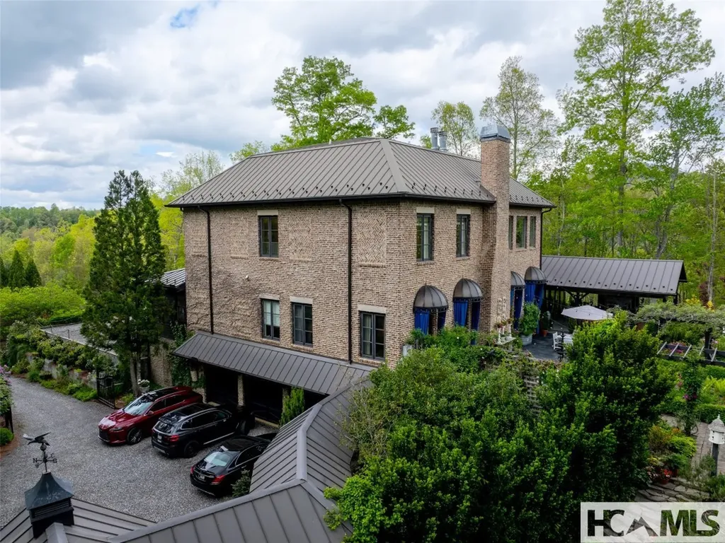 13084 Canada Road Tuckasegee NC 28783