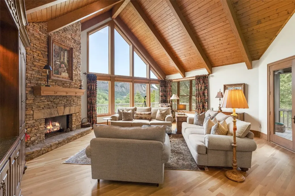 2130 Falcon Ridge Highlands NC 28741