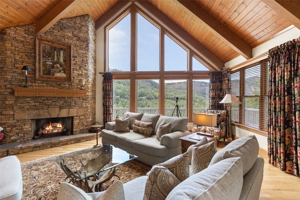 2130 Falcon Ridge Highlands NC 28741