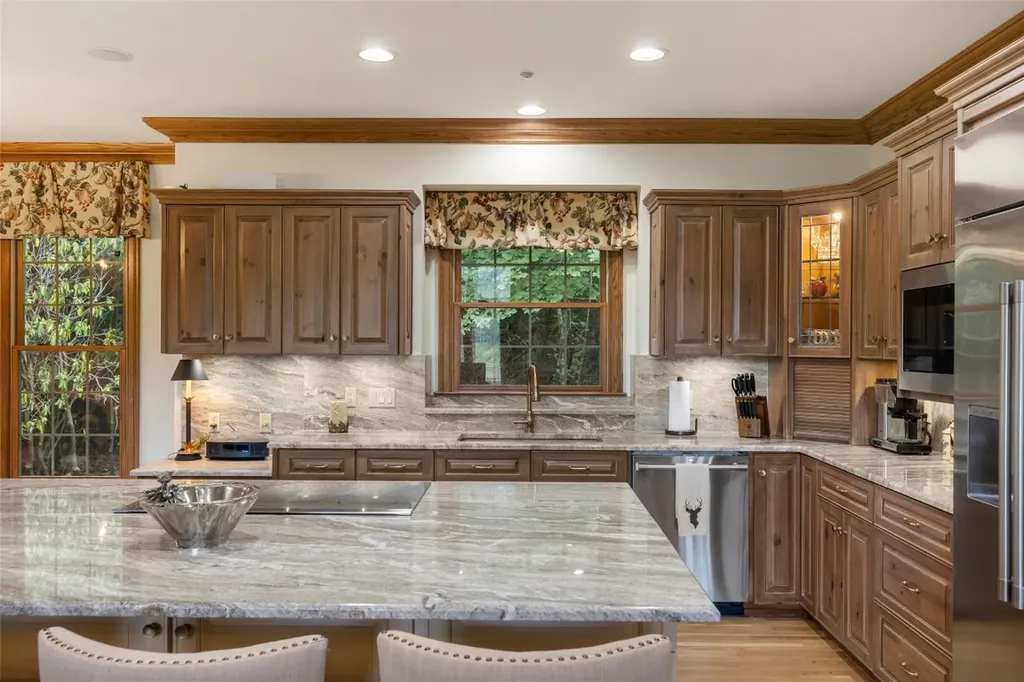 2130 Falcon Ridge Highlands NC 28741