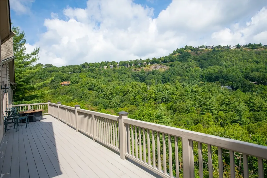 2130 Falcon Ridge Highlands NC 28741