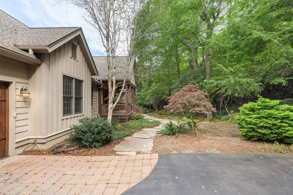 2130 Falcon Ridge Highlands NC 28741