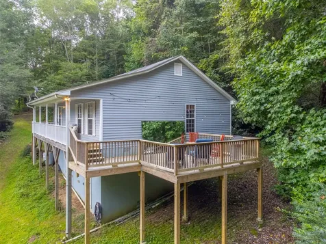3558 N Norton Road Cullowhee NC 28723