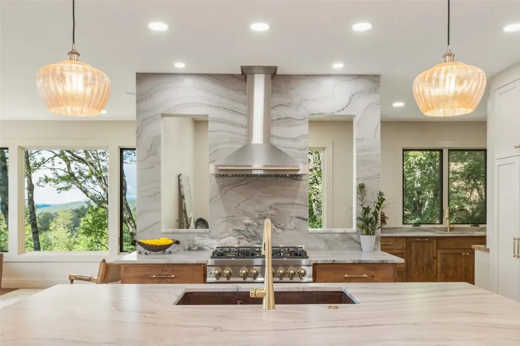 451 Country Club Drive Highlands NC 28741