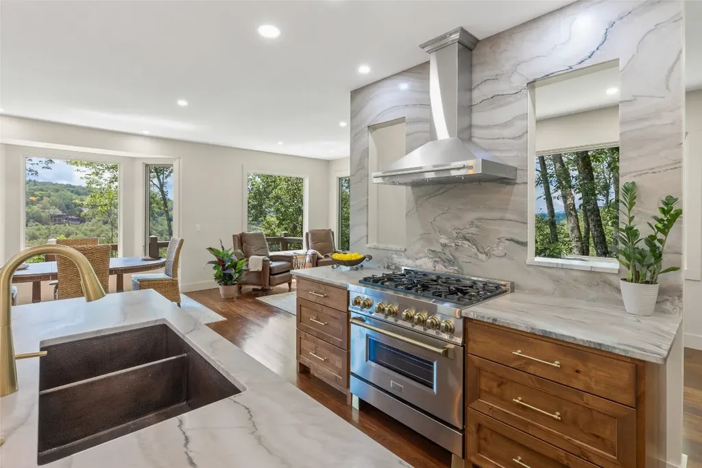 451 Country Club Drive Highlands NC 28741