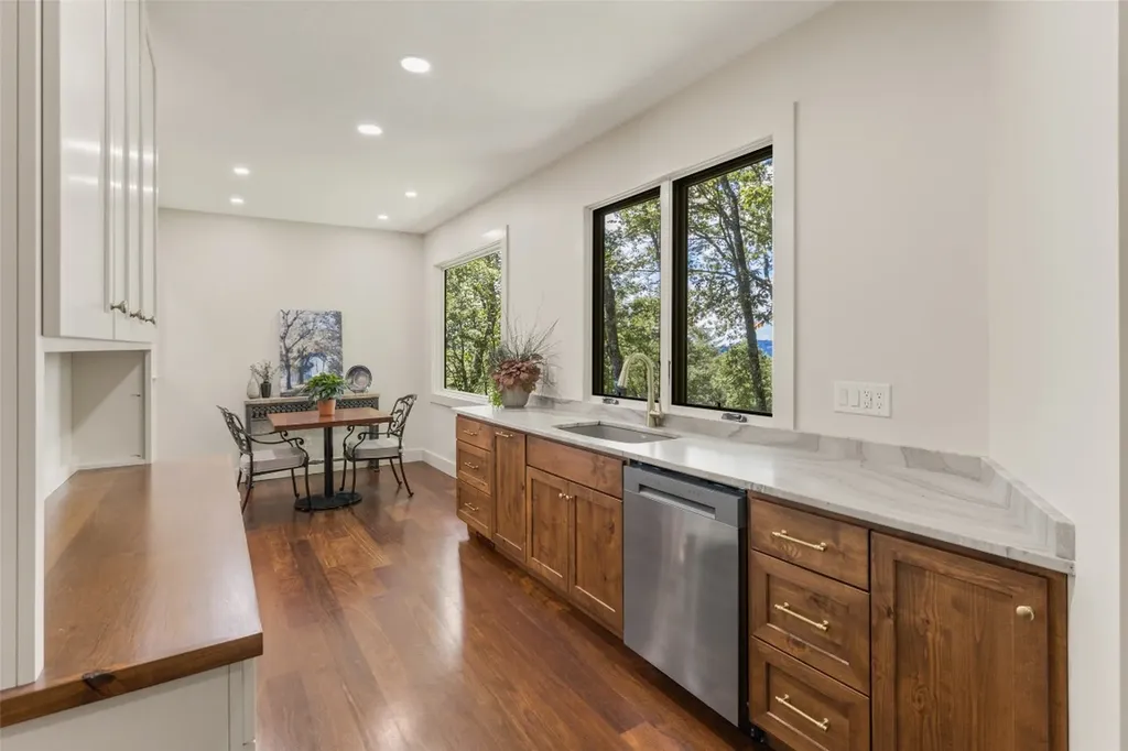 451 Country Club Drive Highlands NC 28741