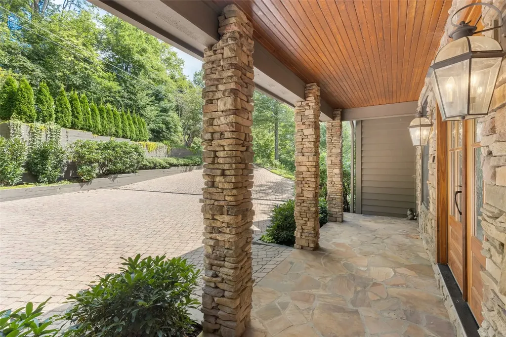 451 Country Club Drive Highlands NC 28741