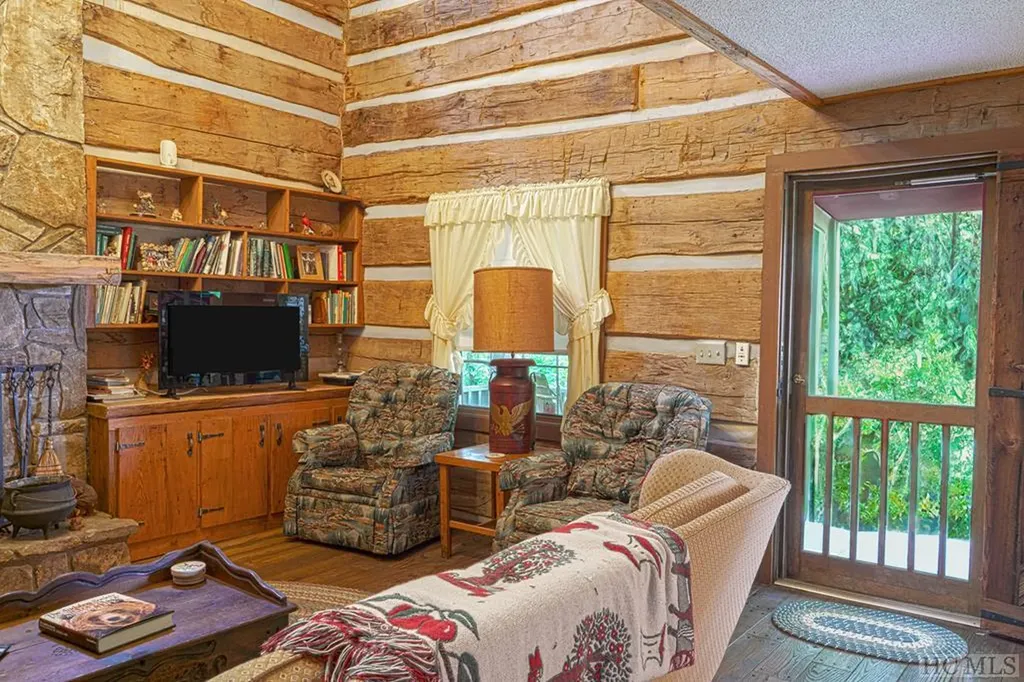 451 Buck Knob Road Scaly Mountain NC 28775