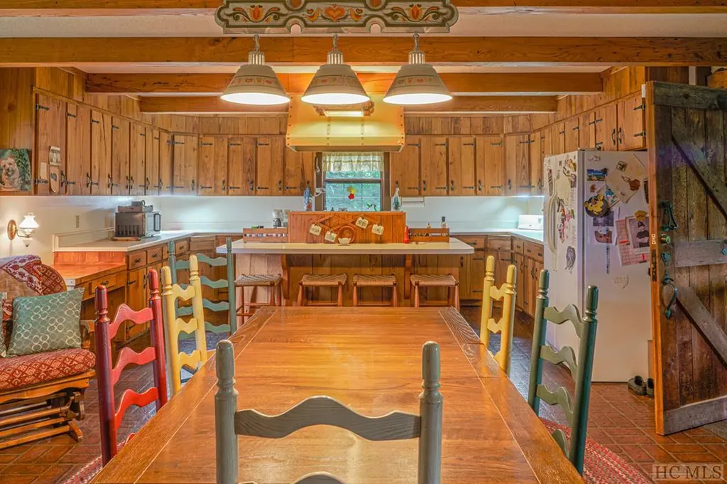 451 Buck Knob Road Scaly Mountain NC 28775