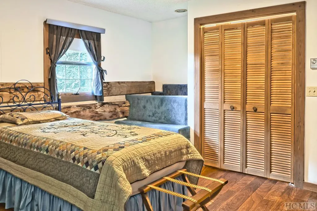 451 Buck Knob Road Scaly Mountain NC 28775